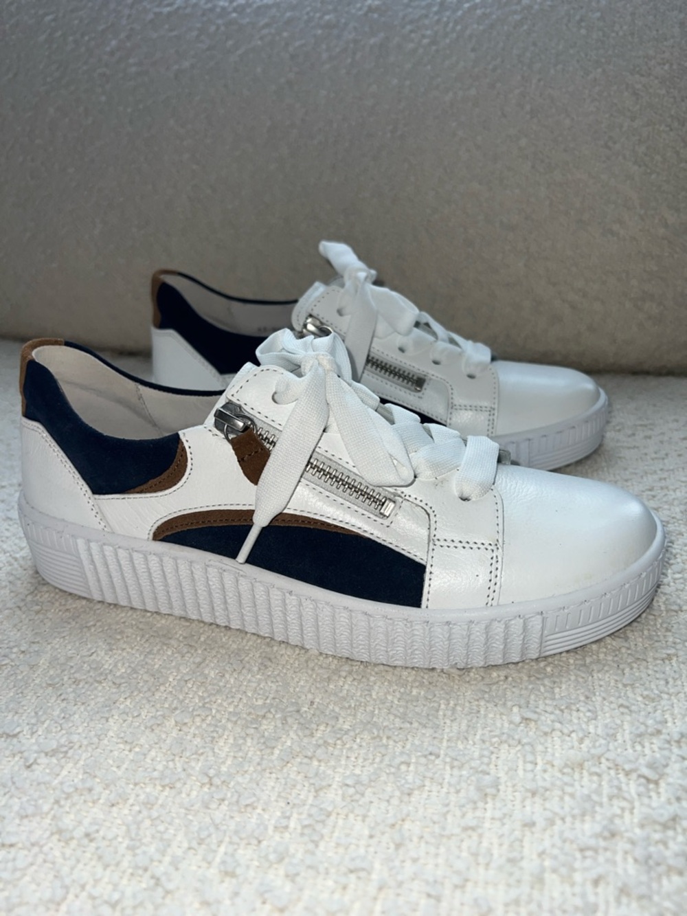 WOMEN'S GABOR 43.330 COLOR BLOCK DOUBLE ZIP SNEAKER | WHITE / BLUE / BROWN